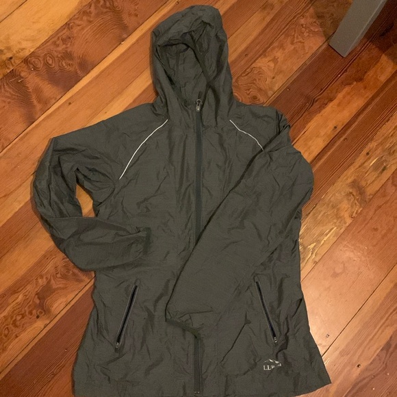 L.L. Bean Jackets & Blazers - Women’s L.L. Bean Lightweight Windbreaker Medium